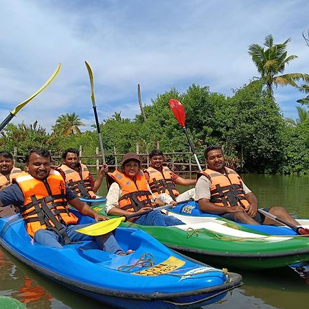 The Royal Island Hotel Mundrothuruth Ngoại thất bức ảnh