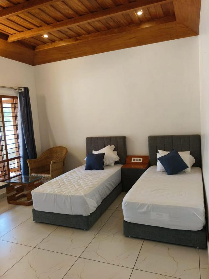 The Royal Island Hotel Mundrothuruth Ngoại thất bức ảnh