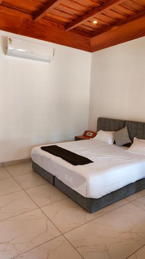 The Royal Island Hotel Mundrothuruth Ngoại thất bức ảnh
