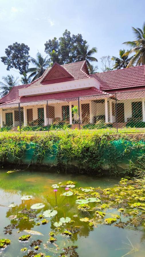 The Royal Island Hotel Mundrothuruth Ngoại thất bức ảnh
