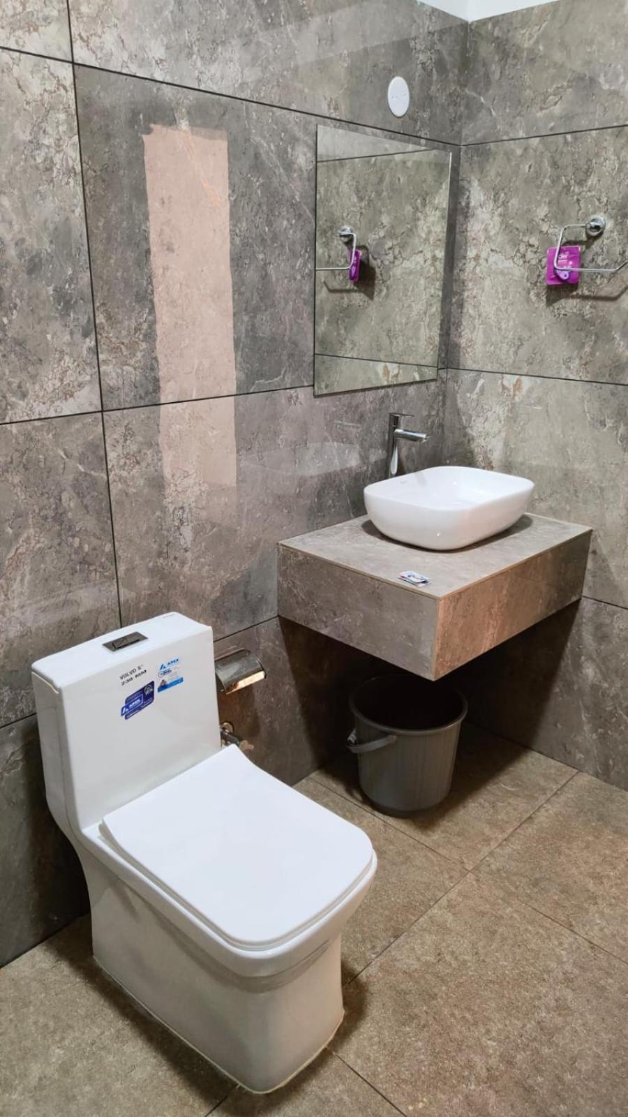 The Royal Island Hotel Mundrothuruth Ngoại thất bức ảnh