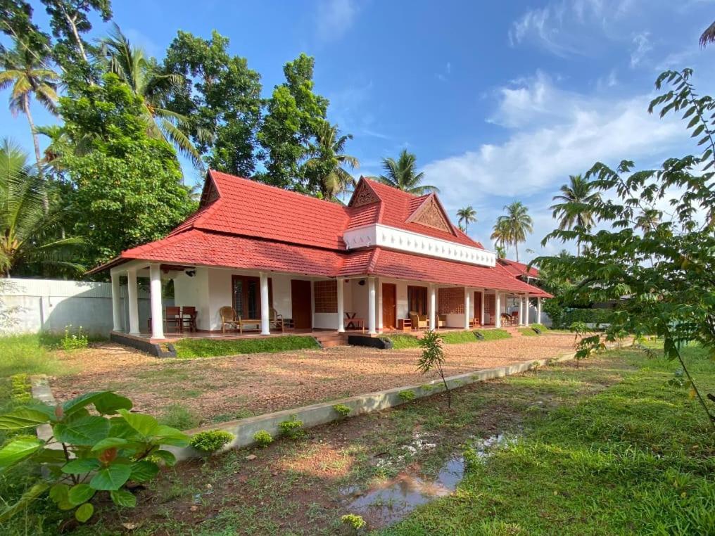 The Royal Island Hotel Mundrothuruth Ngoại thất bức ảnh