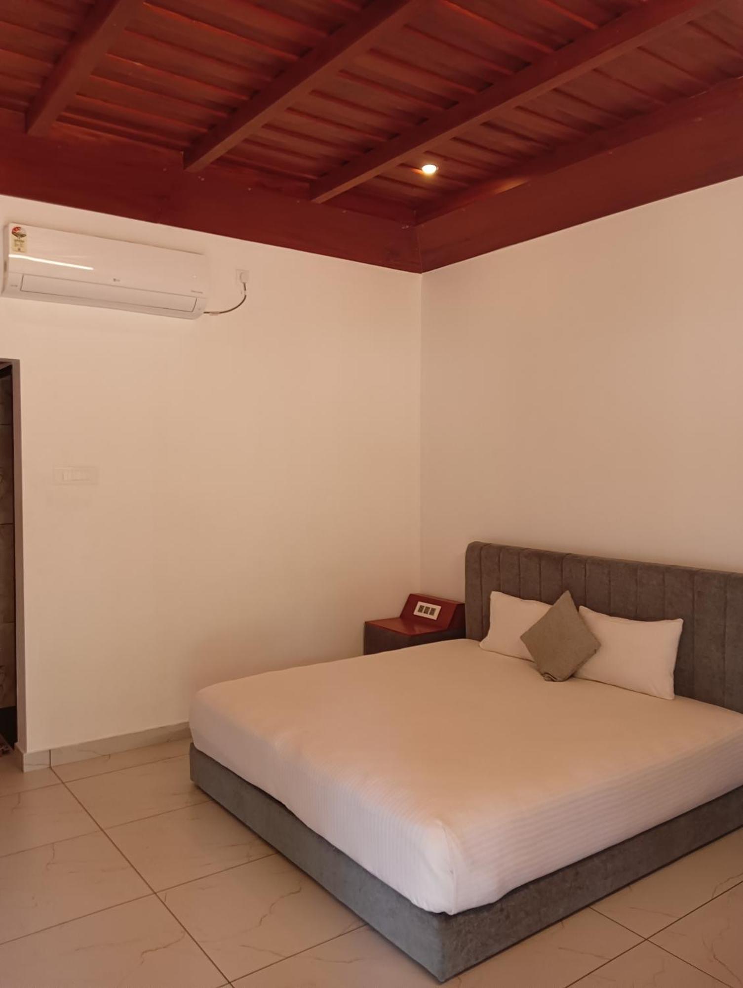 The Royal Island Hotel Mundrothuruth Ngoại thất bức ảnh