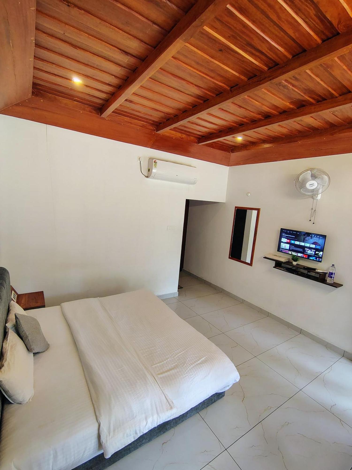 The Royal Island Hotel Mundrothuruth Ngoại thất bức ảnh