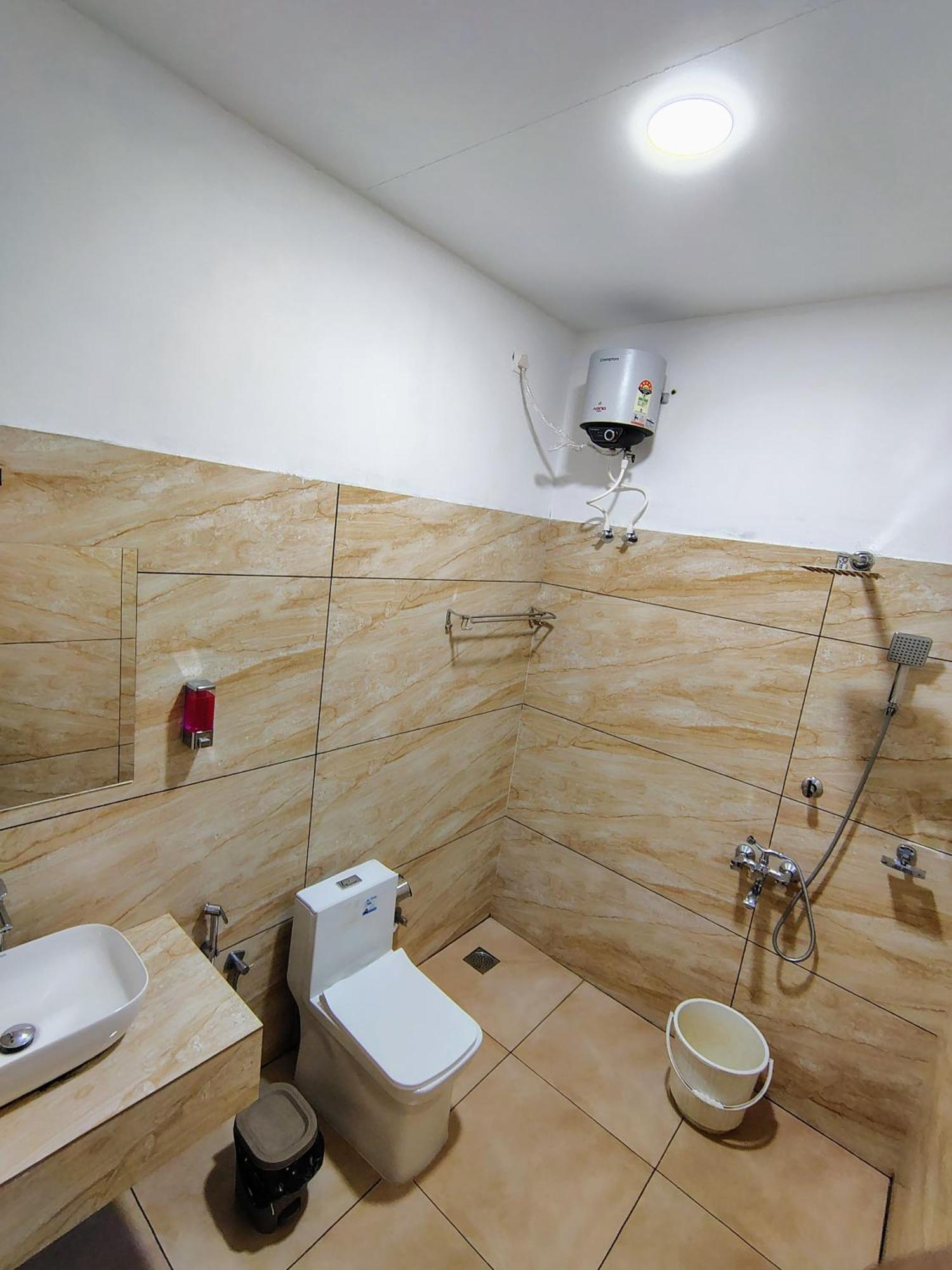 The Royal Island Hotel Mundrothuruth Ngoại thất bức ảnh