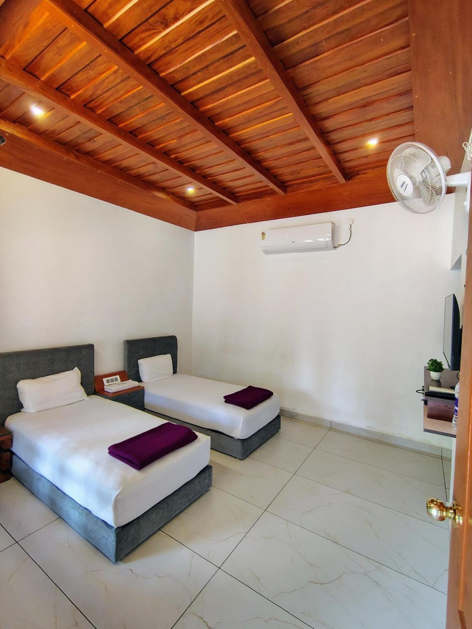 The Royal Island Hotel Mundrothuruth Ngoại thất bức ảnh